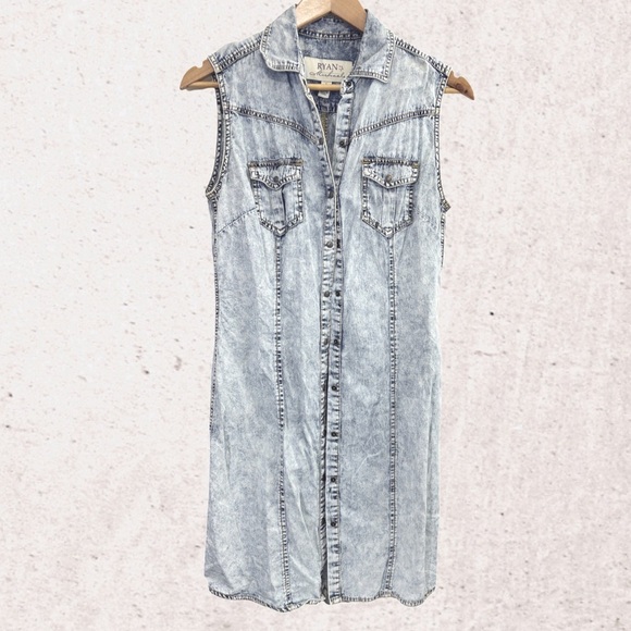 Blue Sleeveless Buttoned Shirt Dress with Notched Collar - Picture 1 of 3